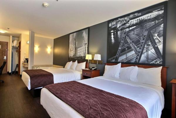 Deluxe Queen Suite with Two Queen Beds and Spa Bath - Non-Smoking — 23 m² - Super 8 by Wyndham Trois-Rivieres