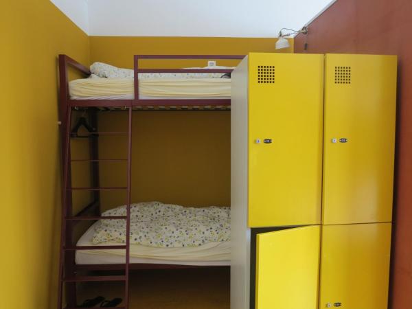Cama en dormitorio compartido mixto — 30 m² - Basel Backpack