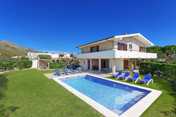 写真にはポリェンサ市にあるVilla Animetaが写っています。