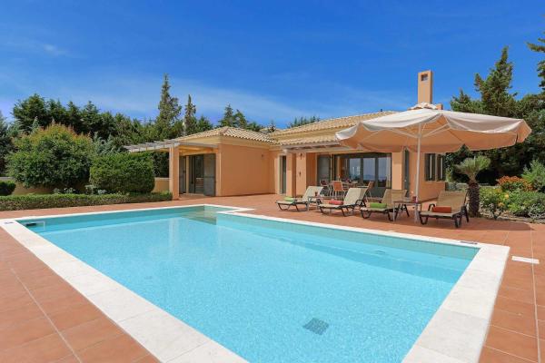 A la foto es mostra l'objecte Villa Riaki situat a la ciutat de Kaligata.