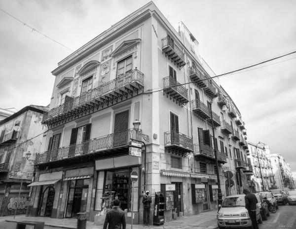 Nella foto è visibile l'oggetto Maison Cutò situato nella città di Palermo.