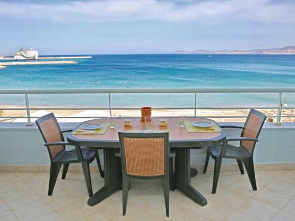 写真にはシティア市にあるElaia Sitia Center Sea View Apartmentが写っています。