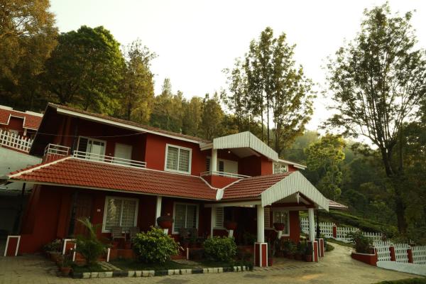 写真にはPykāra市にあるVelu's Resortが写っています。
