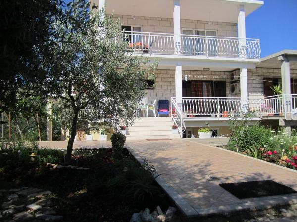 På bildet vises objektet Apartments Biočić som ligger i byen Korčula.