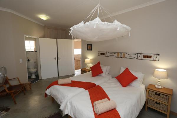 Nella foto è visibile l'oggetto Orange House Self Catering situato nella città di Aus.