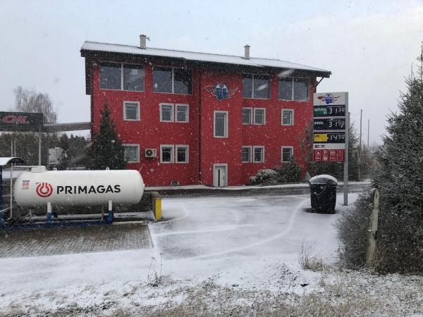 Na fotografii je vidět objekt Motel Red Oil nacházející se ve městě Keblice.