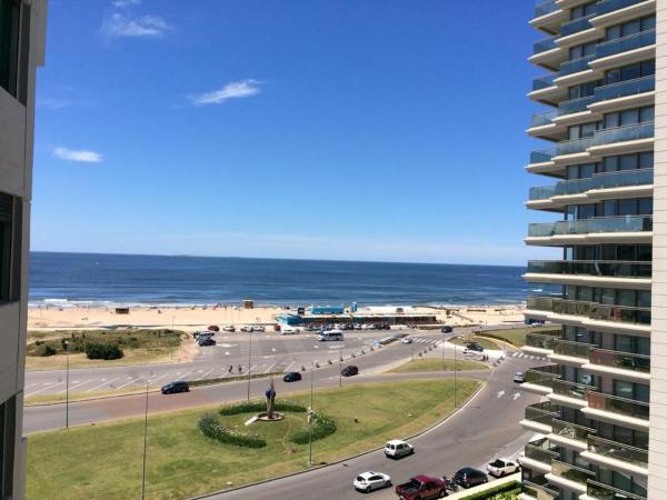 Parquemar Center PRIMERA LINEA FRENTE AL MAR Piso 8 LOS DEDOS Garage y amenities, Punta del Este