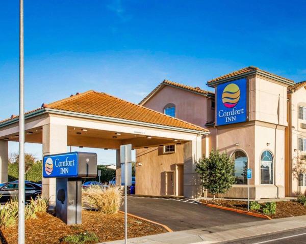 På billedet ses objektet Comfort Inn Watsonville beliggende i byen Corralitos.