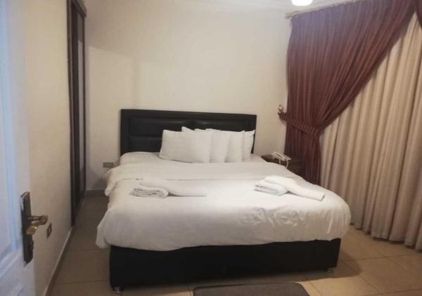 På billedet ses objektet Shami Plaza Hotel beliggende i byen Amman.