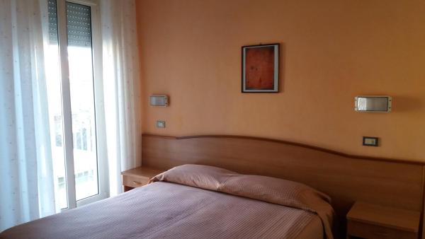 Na fotografii je vidět objekt Albergo Moretti nacházející se ve městě Senigallia.