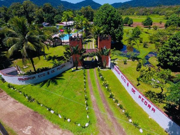 A la foto es mostra l'objecte Pousada Ecológica Cavalo de Pedra situat a la ciutat de Peruíbe.