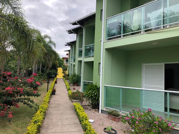 Na fotografii je vidět objekt Paraíso do Santinho Apartamentos nacházející se ve městě Florianópolis.