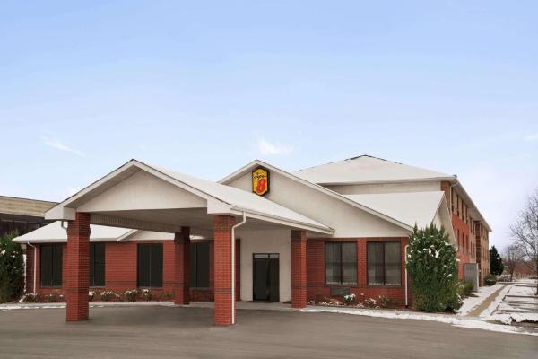 Fotografia 1: Super 8 by Wyndham S Jordan/Sandy/Slc Area