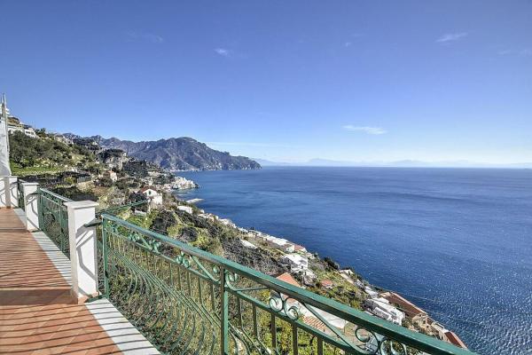 A la foto es mostra l'objecte CASA LONE situat a la ciutat de Amalfi.