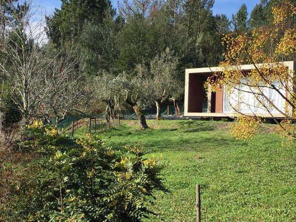 Na fotografii je vidět objekt Adore Portugal Bungalow Natureza & Vista de Serra nacházející se ve městě Lousã.