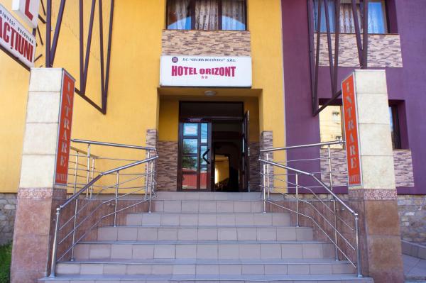 The photo shows the Hotel Orizont Suceava located in the city of Suceava.