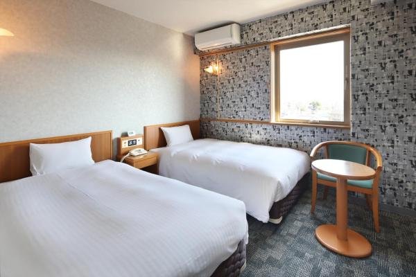 Na fotografii je vidět objekt Green Rich Hotel Aso Kumamoto Airport (Artificial hot spring Futamata Yunohana) nacházející se ve městě Kikuchi.