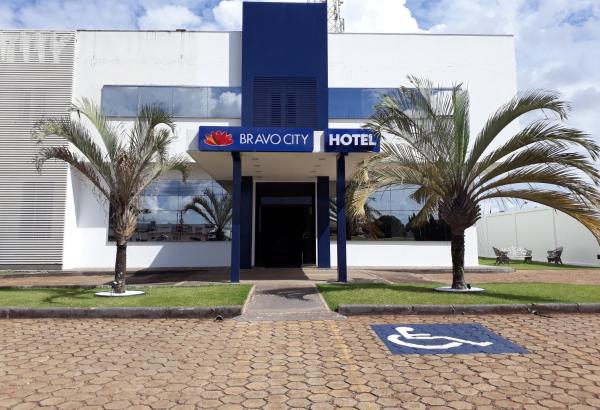 Na foto é possível ver o objeto Bravo City Hotel Primavera localizado na cidade de Primavera do Leste.