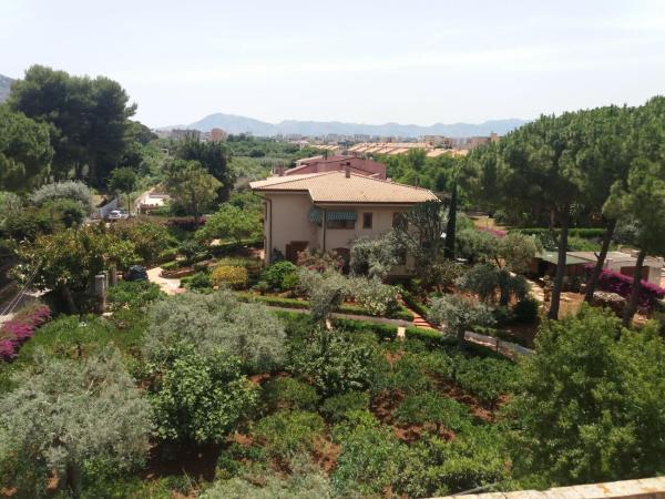 Op de foto is het object Green Garden 2017 te zien, gelegen in de stad Mondello.