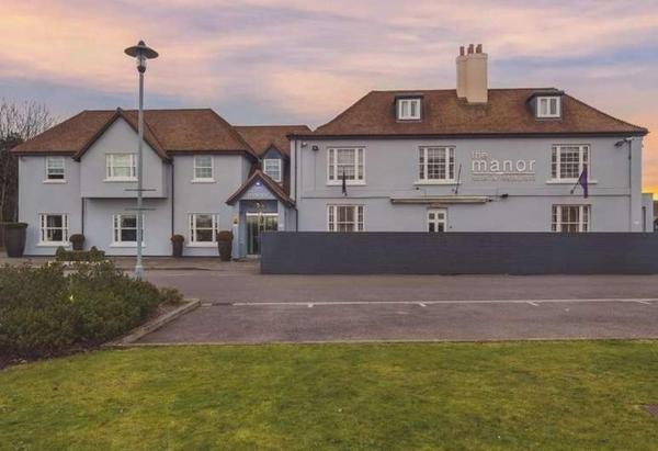 På billedet ses objektet Berwick Manor Hotel beliggende i byen Rainham.