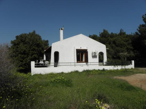 A la foto es mostra l'objecte House By The Sea situat a la ciutat de Artemida.