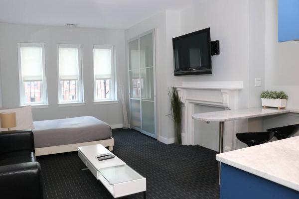 Foto 1: Stylish Studio on Newbury St, THIS IS BOSTON! #12
