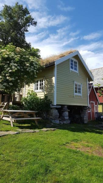 På bildet vises objektet Tiny house with Fjordview! som ligger i byen Folkestad.