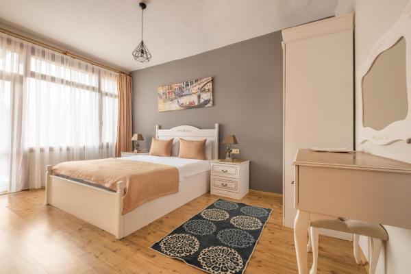 Op de foto is het object Old Town Deluxe Flats te zien, gelegen in de stad Antalya.