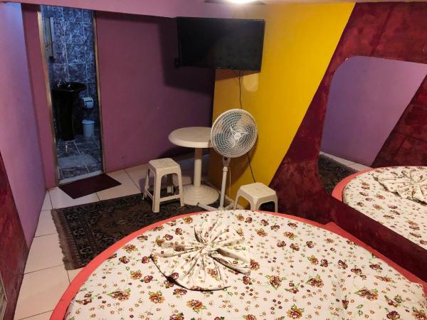 A la foto es mostra l'objecte Hospedaria Nossa Senhora da Glória situat a la ciutat de Petrópolis.