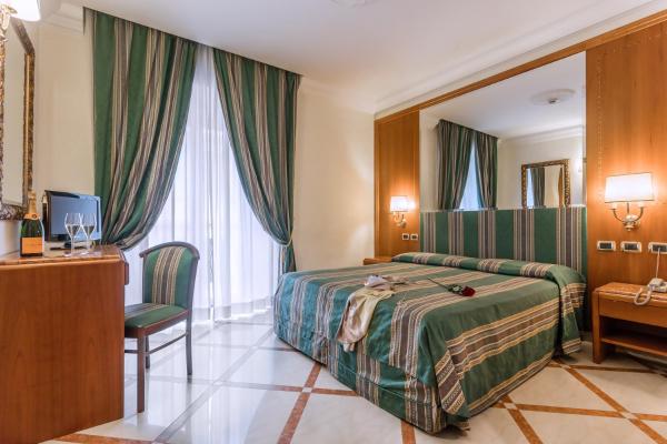 Na fotografii je vidět objekt Raeli Hotel Regio nacházející se ve městě Řím.