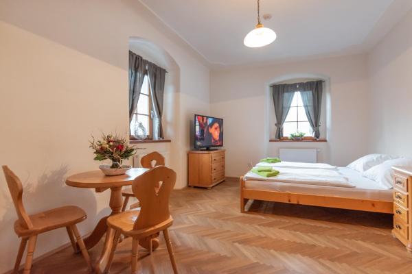 Na foto é possível ver o objeto Restaurace a penzion Stará pošta localizado na cidade de Útvina.