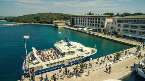 Na fotografii je vidět objekt Brijuni Hotel Neptun nacházející se ve městě Brijuni.