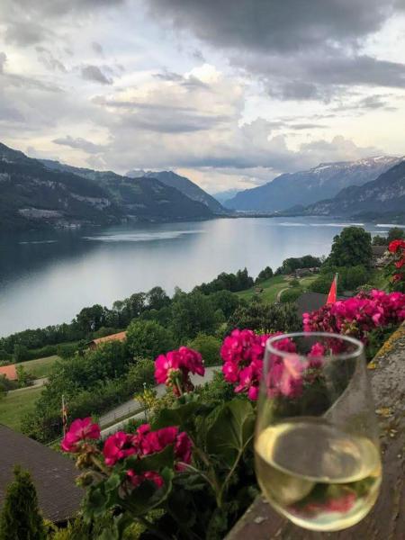 A la foto es mostra l'objecte Traumhaftes Chalet mit Seesicht situat a la ciutat de Krattigen.