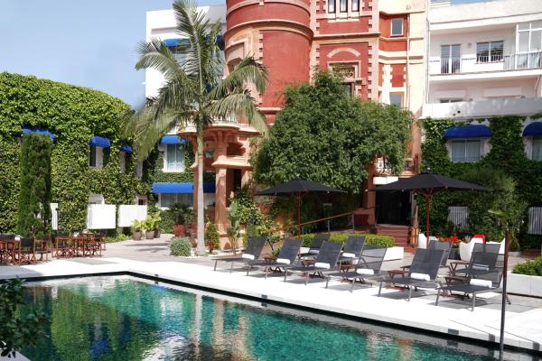 På billedet ses objektet Hotel Medium Sitges Park beliggende i byen Sitges.