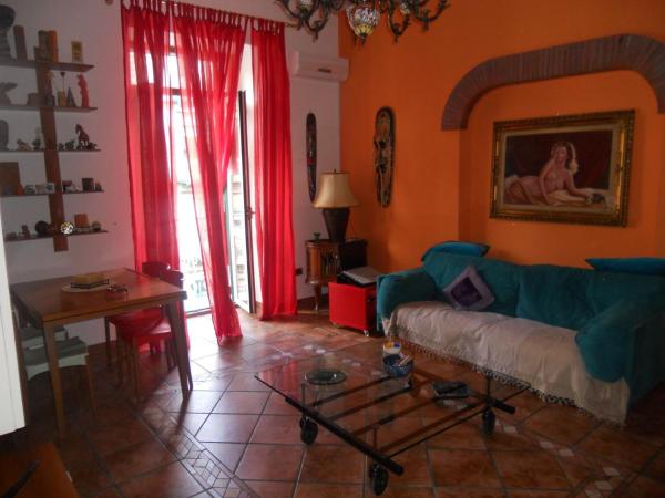 A la foto es mostra l'objecte B&B Casa Tua situat a la ciutat de Nàpols.