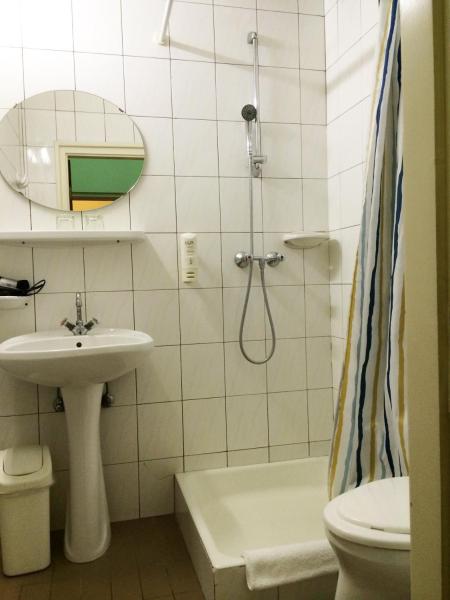 Na zdjęciu widoczny jest obiekt Hotel Uno położony w mieście Kecskemét.