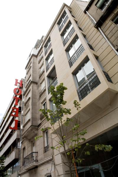 A la foto es mostra l'objecte Hotel Junquera situat a la ciutat de Vigo.