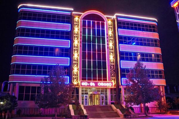 La photo montre l'objet Grand Nakhchivan Hotel situé dans la ville de Xalxal.