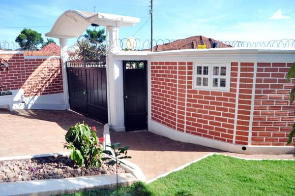 Foto 6: Plot 4 Kavuma Close