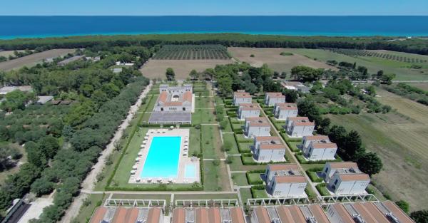 Na fotografii je vidět objekt Residence Blu Mare Apartments nacházející se ve městě Otranto.