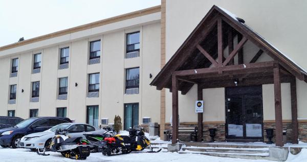 Kuvassa näkyy kohde red maple inn and suites, joka sijaitsee kaupungissa Huntsville.