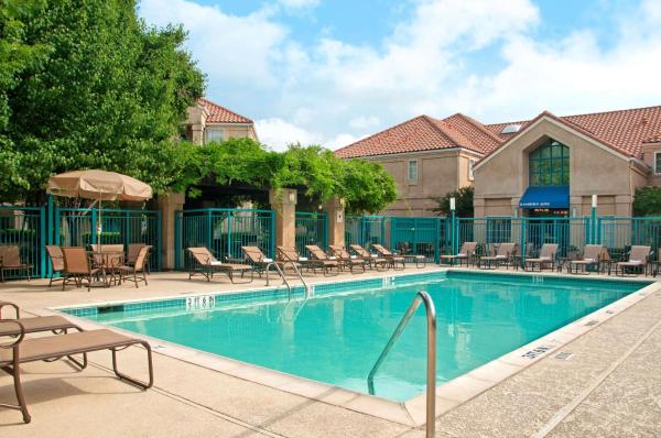 På bilden syns objektet Hyatt House Dallas Addison som ligger i staden Addison.