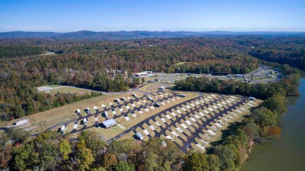 A la foto es mostra l'objecte Catherine's Landing RV Resort situat a la ciutat de Red Oak.
