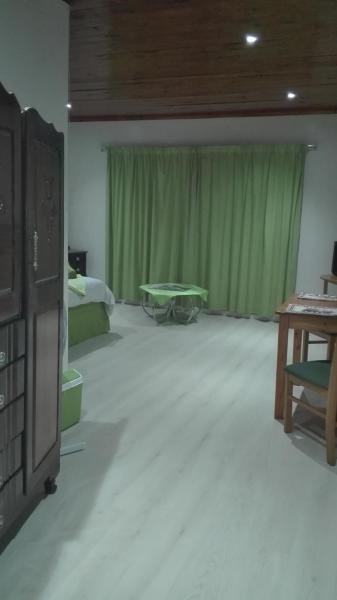 Na zdjęciu widoczny jest obiekt Guest Lodge on the Edge położony w mieście Bergheim.