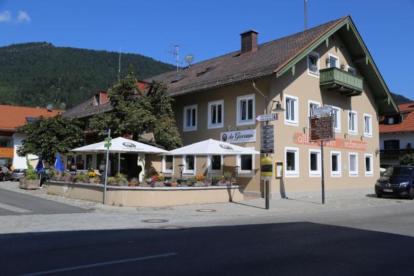 Na fotografii je vidět objekt Landgasthof Kirchmayer nacházející se ve městě Farchant.