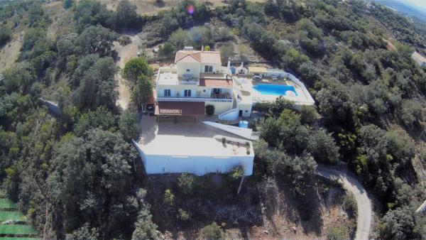 Na zdjęciu widoczny jest obiekt casa da ainheira 44 cruz da assumada 8100-296 Loulé położony w mieście Adega.