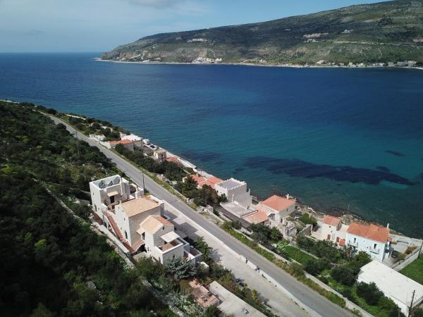 照片显示了位于Neon Oitilon市的Traditional Apartments Plagiaki物件。