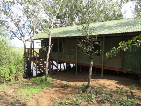 På bilden syns objektet Waterlea-on-River Tented Cabins som ligger i staden Middelburg.