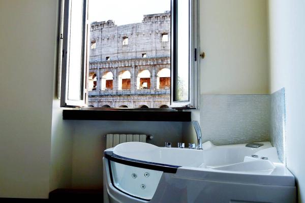 Foto 6: jacuzzi in front of the colosseum