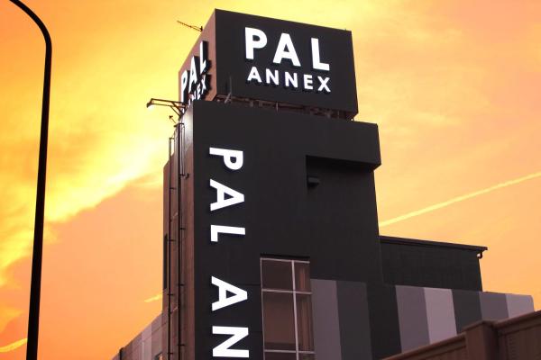 The photo shows the Pal Annex Oita (Love Hotel) located in the city of Oita.